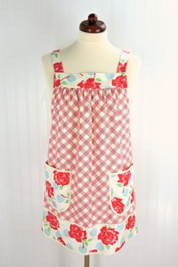 XS to 5X Picnic Roses Pinafore with no ties, relaxed fit smock with pockets, retro farmhouse apron made to order