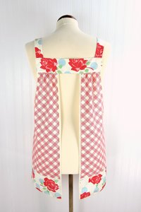XS to 5X Picnic Roses Pinafore with no ties, relaxed fit smock with pockets, retro farmhouse apron made to order