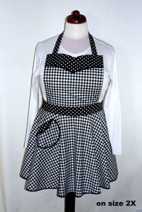 Black Gingham Twirly Skirt Apron, retro 50s circle skirt apron + sweetheart neckline, flirty kitchen apron with pocket, made to order