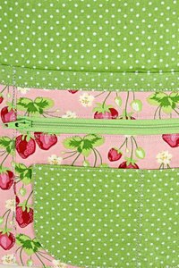 Strawberry Fields SCRAPBUSTER Teacher Apron with pockets, great for vendors with money pocket; servers;  event planner, fits waist up to 40"