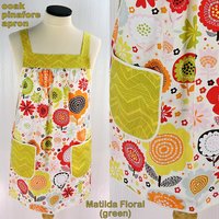 Matilda Floral (green) Pinafore with no ties (straps go straight over the shoulders) relaxed fit smock with pockets fits L/XL/2X, ships fast