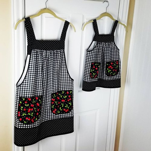 Customized Children's Pinafore Apron with no ties, relaxed fit smock with pockets, 3 sizes, mini-me apron