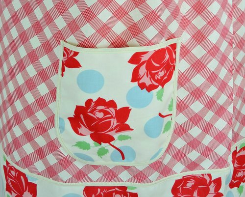 XS to 5X Picnic Roses Pinafore with no ties, relaxed fit smock with pockets, retro farmhouse apron made to order