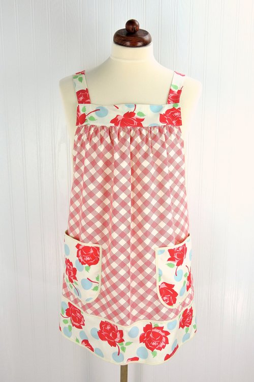 XS to 5X Picnic Roses Pinafore with no ties, relaxed fit smock with pockets, retro farmhouse apron made to order