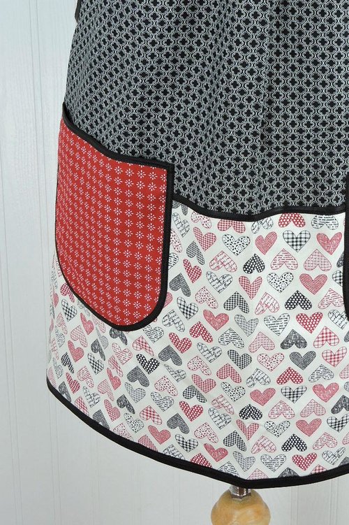 Cream Flirt Hearts Scrapbuster Pinafore with no ties, relaxed fit smock with pockets for Valentine's Day, standard size L/XL/2X, SHIPS FAST