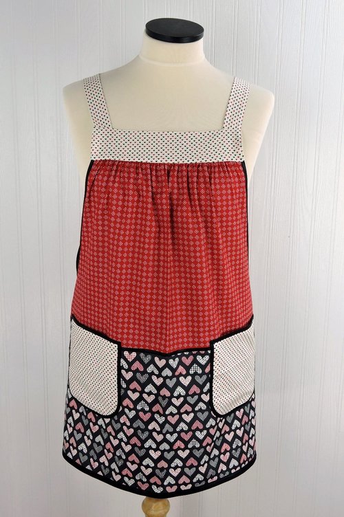 Flirty Hearts Scrapbuster Pinafore with no ties, relaxed fit smock with pockets for Valentine's Day, standard size L/XL/2X, SHIPS FAST