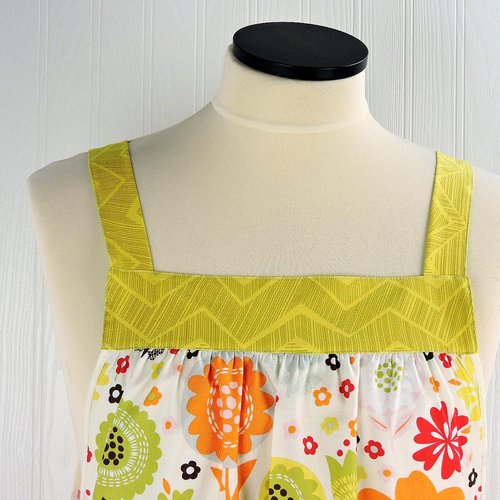 Matilda Floral (green) Pinafore with no ties (straps go straight over the shoulders) relaxed fit smock with pockets fits L/XL/2X, ships fast