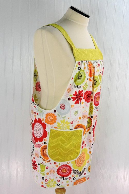 Matilda Floral (green) Pinafore with no ties (straps go straight over the shoulders) relaxed fit smock with pockets fits L/XL/2X, ships fast