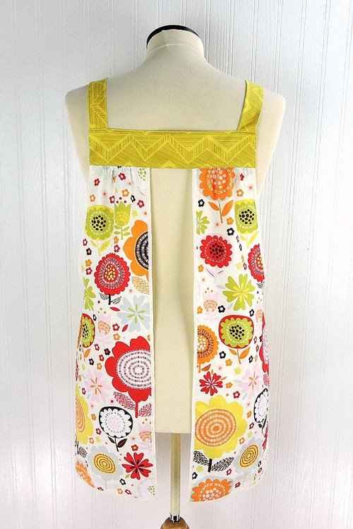 Matilda Floral (green) Pinafore with no ties (straps go straight over the shoulders) relaxed fit smock with pockets fits L/XL/2X, ships fast