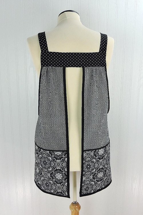B/W Fancy Medallion Scrapbuster Pinafore with no ties (straps go straight over the shoulder) relaxed fit smock with pocket L/XL/2X ships now
