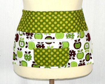 Metro Market Apples Teacher, Vendor, Gardening, Waitress Half Apron, 6 pocket apron with zipper money pocket, fits waist up to 40"